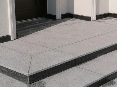 schody-wejsciowe-granit-szary-czarny